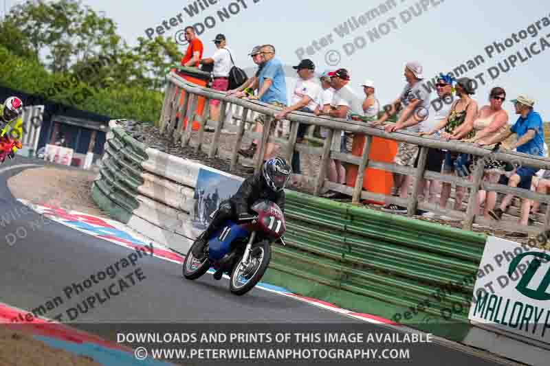 Vintage motorcycle club;eventdigitalimages;mallory park;mallory park trackday photographs;no limits trackdays;peter wileman photography;trackday digital images;trackday photos;vmcc festival 1000 bikes photographs